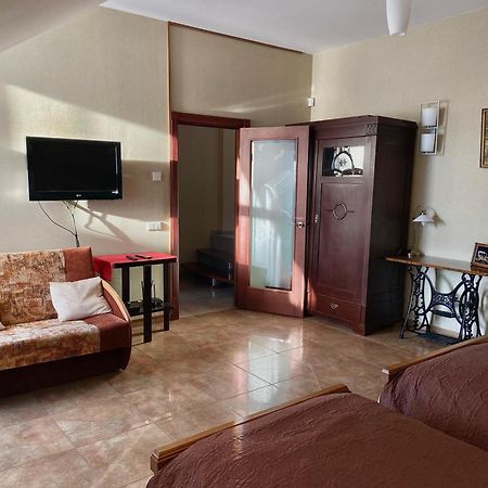 Classic Car Museum Apartment Ρίγα Εξωτερικό φωτογραφία